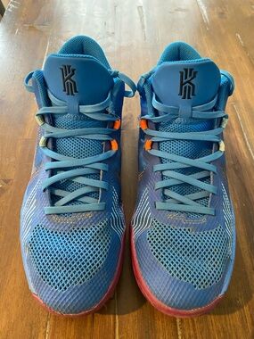 Nike Kyrie Irving Shoes 7Y